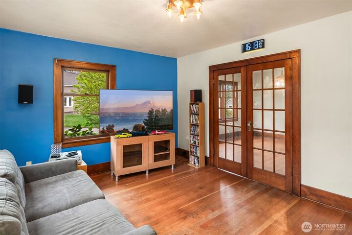 Property Photo:  4501 S 4th Avenue  WA 98203 
