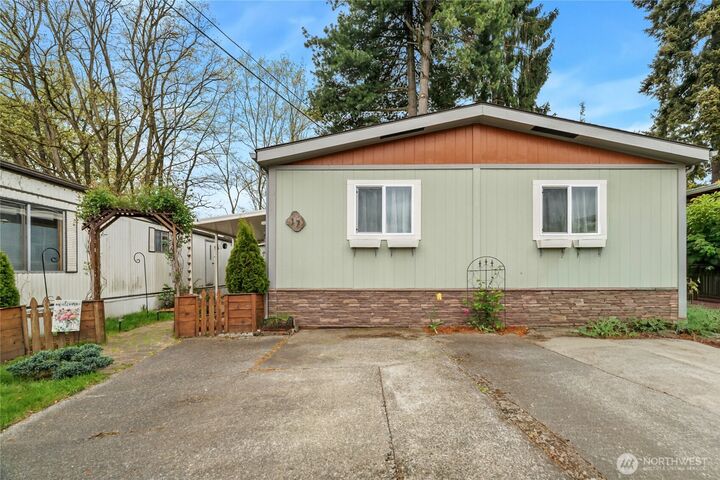 Property Photo:  24222  54th Avenue W 17  WA 98043 