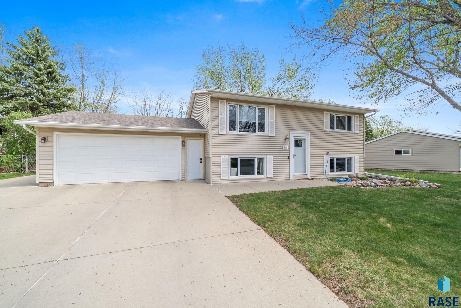 Property Photo:  4304 W Mesa Pass  SD 57106-1616 