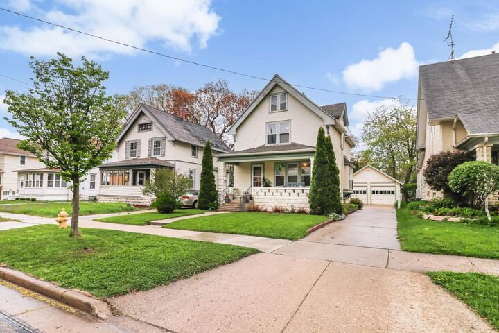 Property Photo:  831 Oakland Avenue  WI 53186 