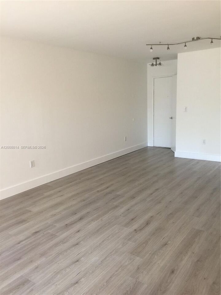 Property Photo:  9711 Fontainebleau Blvd D101  FL 33172 