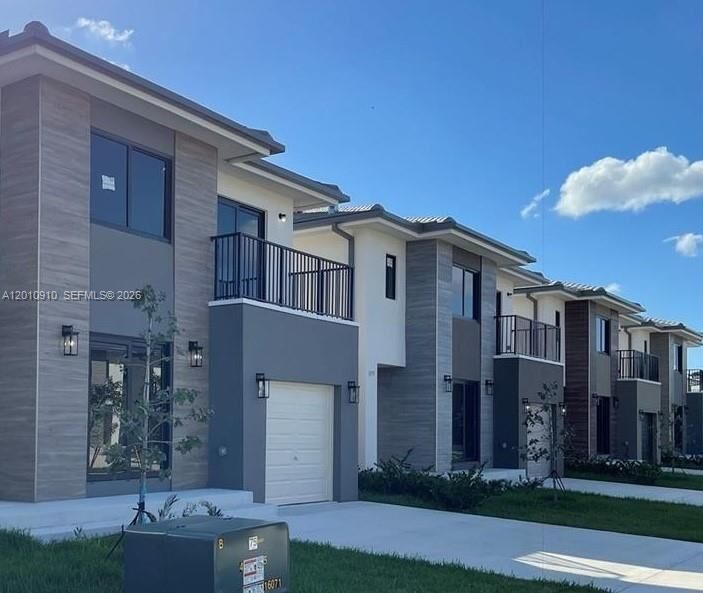 Property Photo:  238 NW 11th Ct  FL 33034 