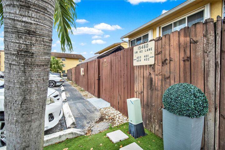 Property Photo: 15460 SW 82nd Ln 403 FL 33193