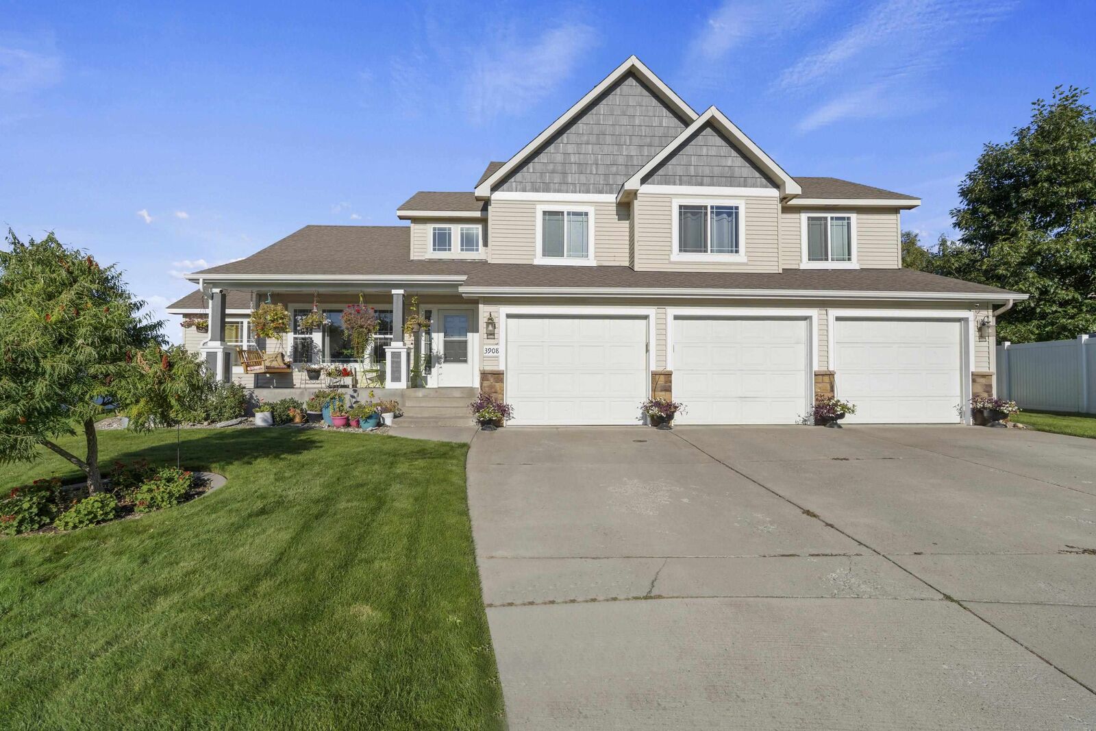 Property Photo:  3908 S Virginia Ln  WA 99206 
