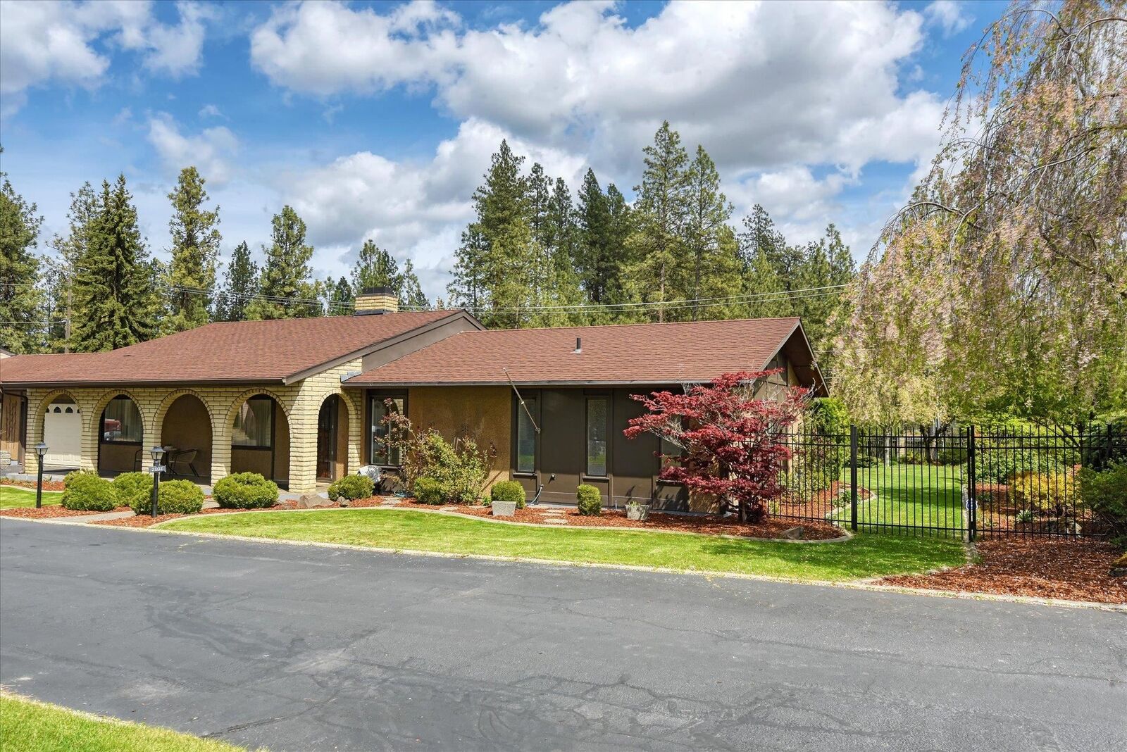 Property Photo:  2002 W Regina Ave  WA 99218 