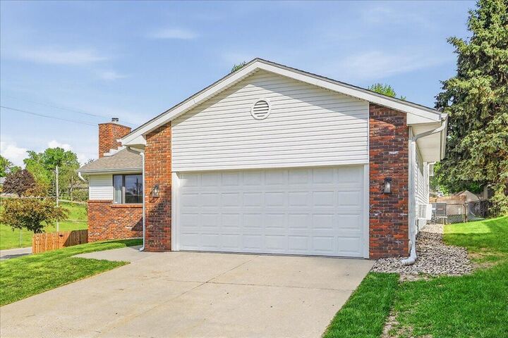 Property Photo:  105 Kingsridge Drive  IA 51503 