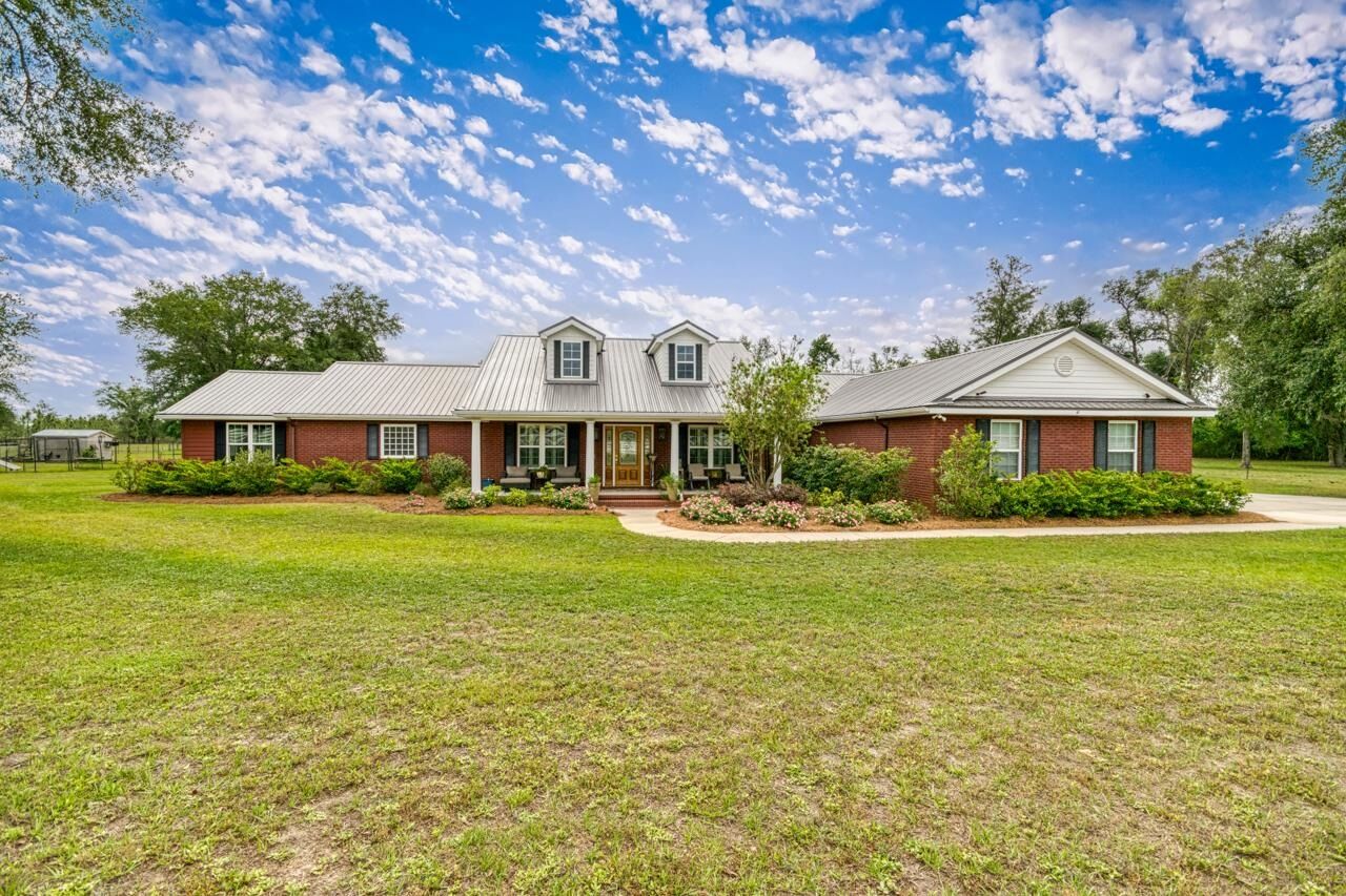 Property Photo: 1752 SE Rogers Sink Road FL 32340