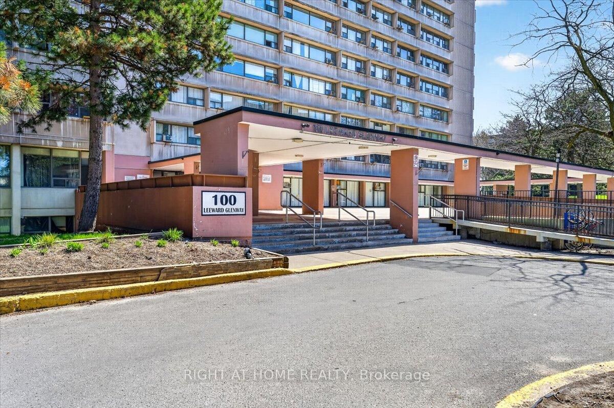 Property Photo: 100 Leeward Glenway 708 ON M3C 2Z1