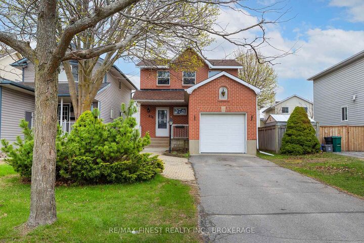 Property Photo: 870 Walker Court ON K7M 8L2
