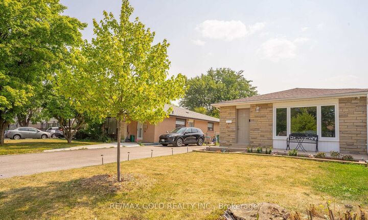 Property Photo:  51 Davenport Crescent  ON L6T 3L5 