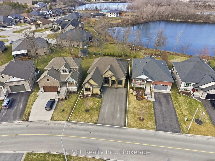 Property Photo: 713 Clarence Street ON L3K 6B8