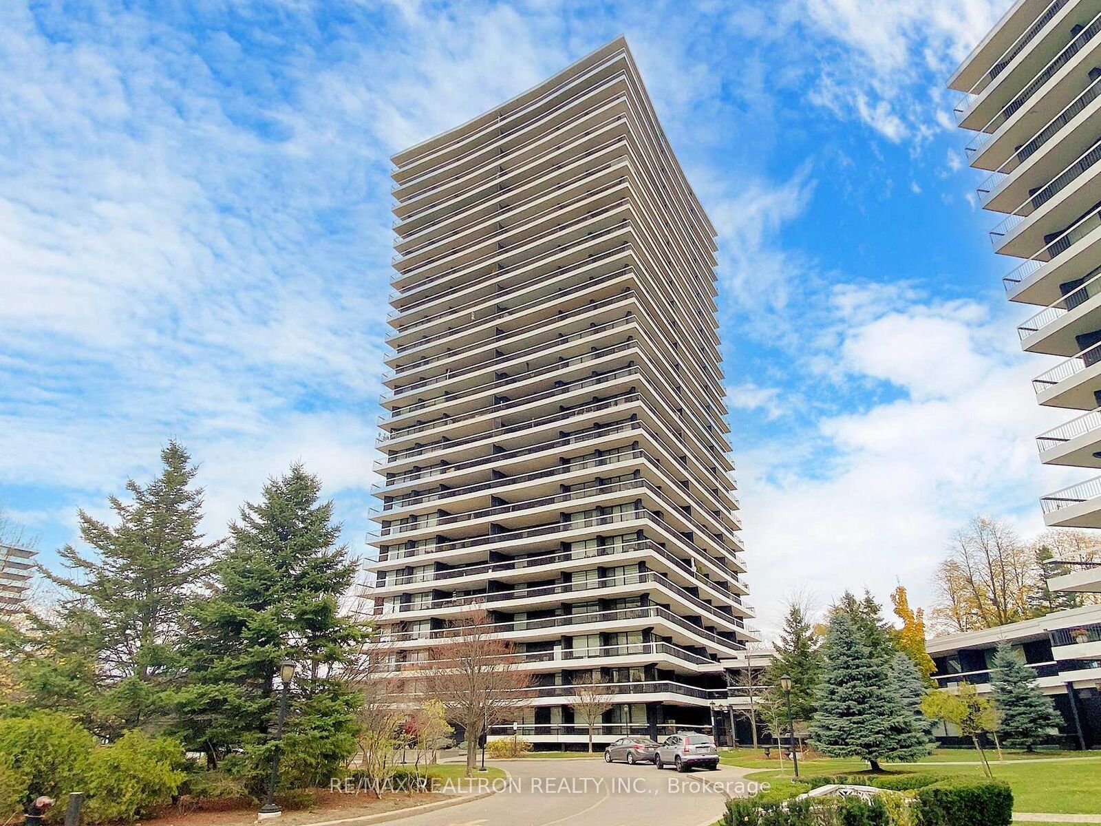 Property Photo: 135 Antibes Drive 1706 ON M2R 2Z1