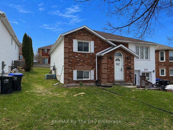 Property Photo: 579 Wayne Crescent ON L4R 5E2