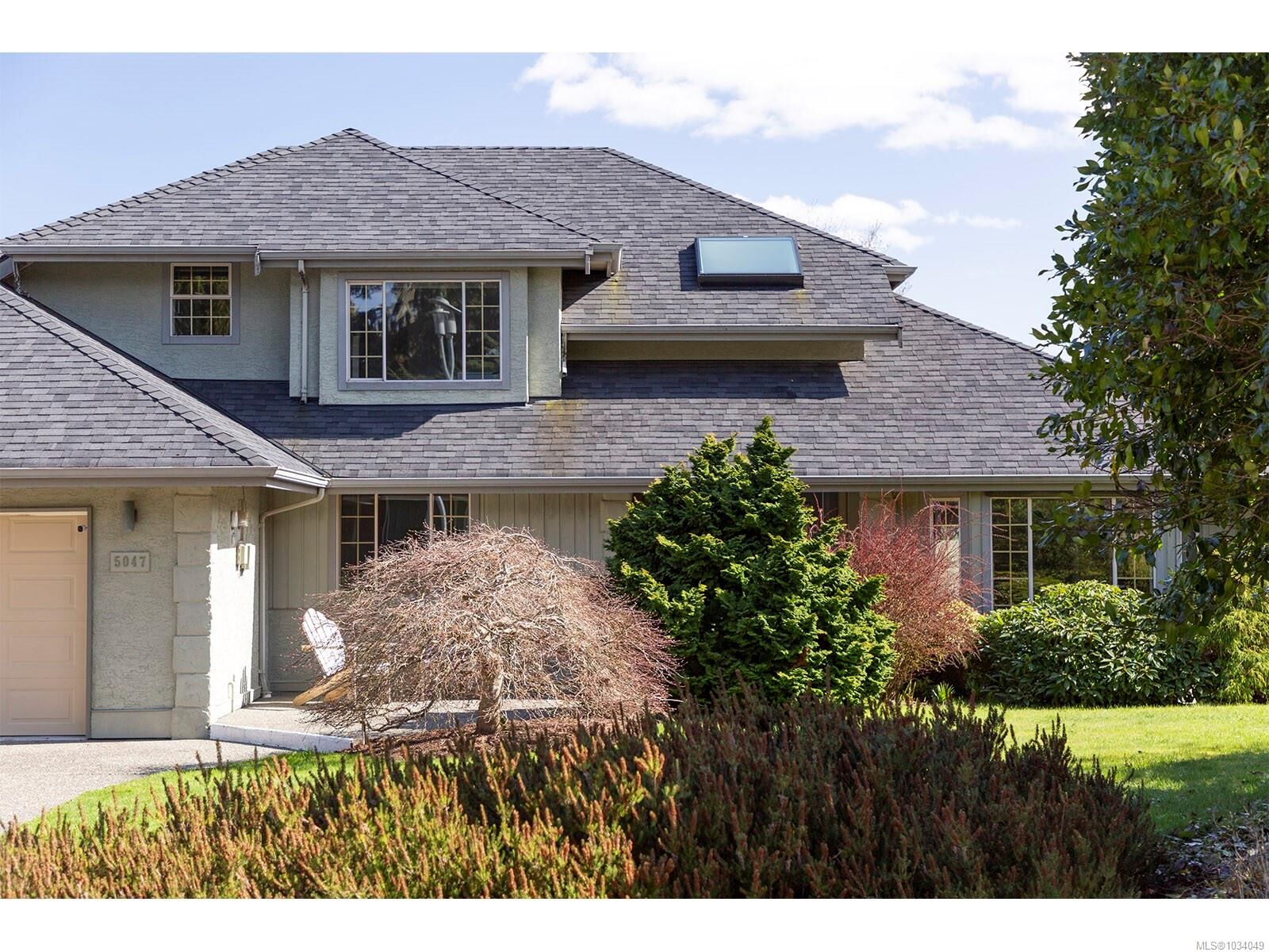 Property Photo: 5047 Benton Crt BC V8Y 2Z5