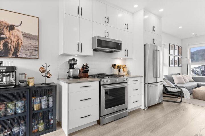Property Photo:  1122 Pullman Close  BC V9B 6Z1 