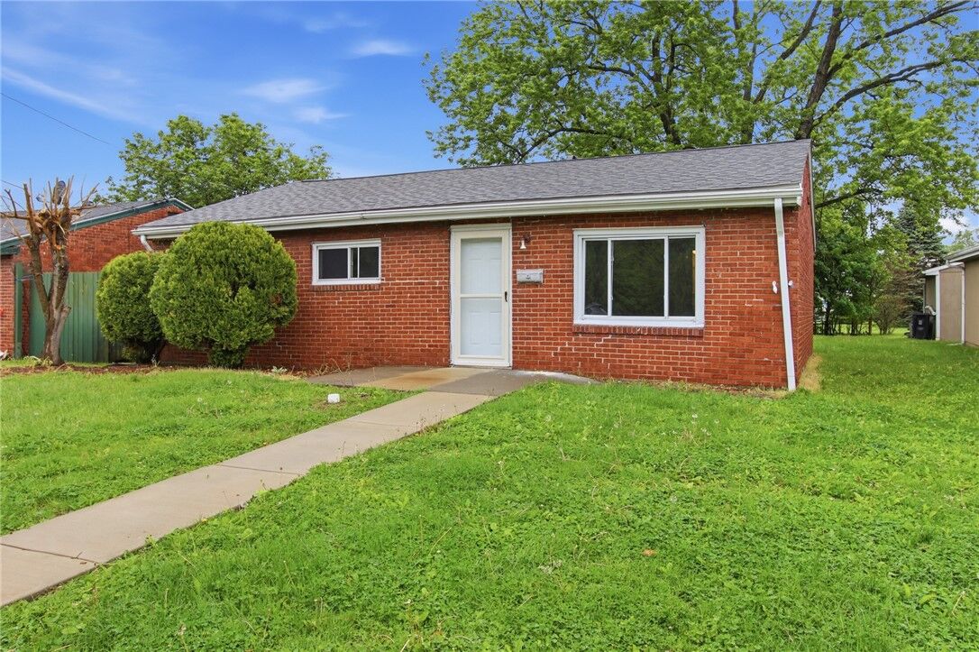 Property Photo:  2911 Valley St  PA 15133 