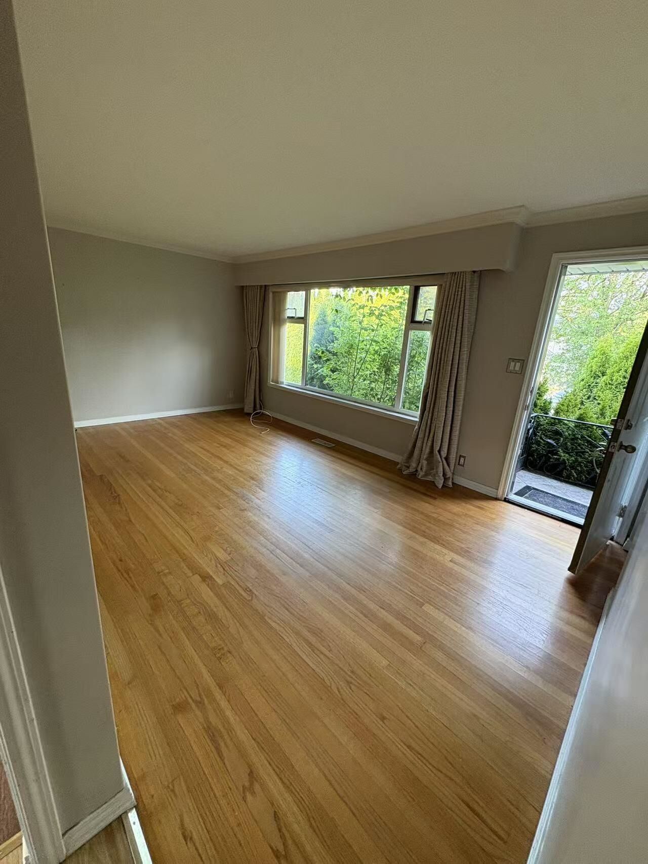 Property Photo:  910 Robinson Street Upper  BC V3J 4G6 