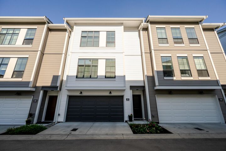 Property Photo: 2774 Montrose Avenue 35 BC V2S 0N4