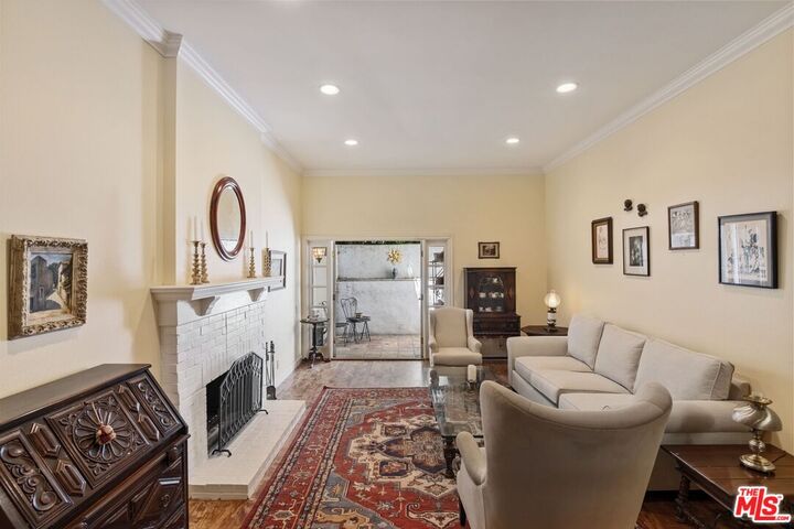 Property Photo:  10933 Wellworth Ave  CA 90024 