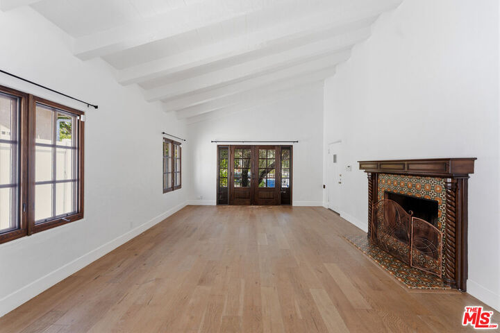 Property Photo:  537 N Poinsettia Pl  CA 90036 