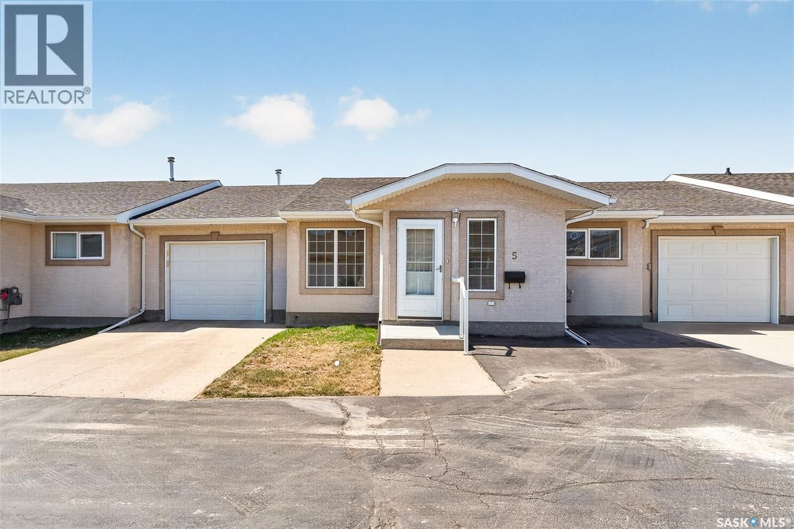 Property Photo:  5 212 Mulberry Lane  SK S6J 1N4 