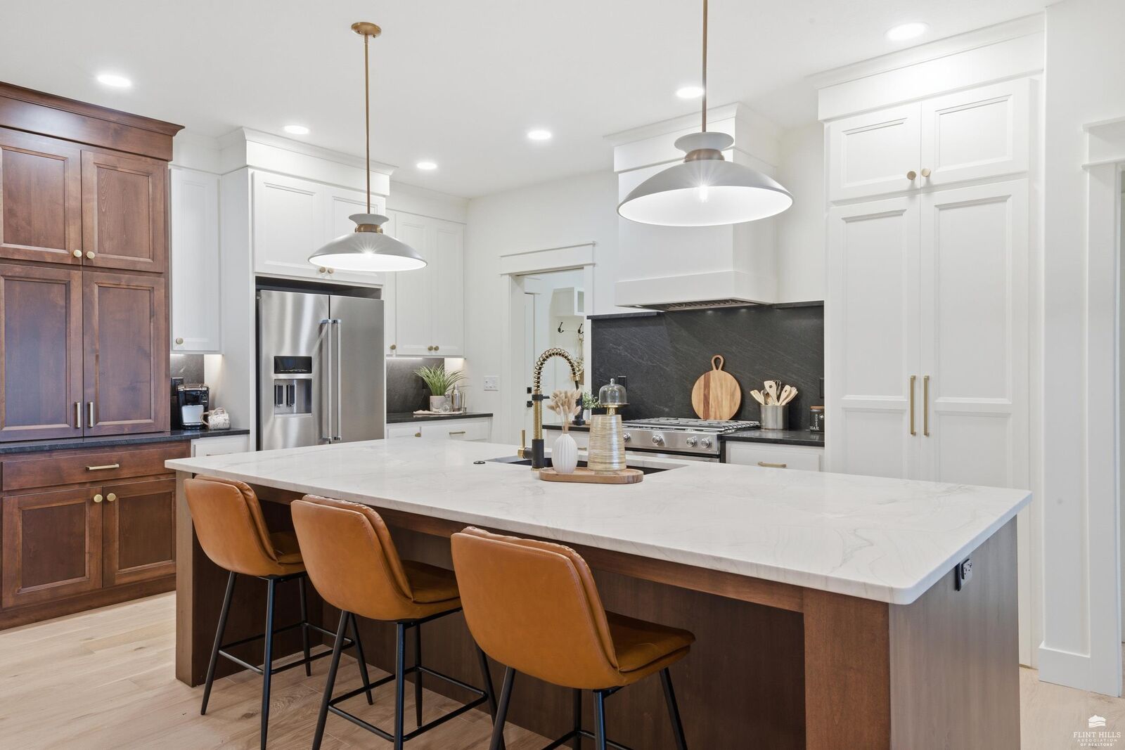 Property Photo: 3508 N Pinehurst Circle KS 66503