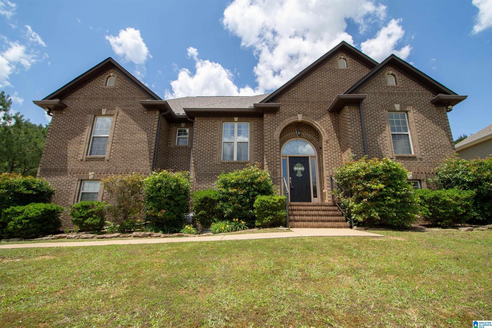 Property Photo:  665 Woodland Circle  AL 35120 