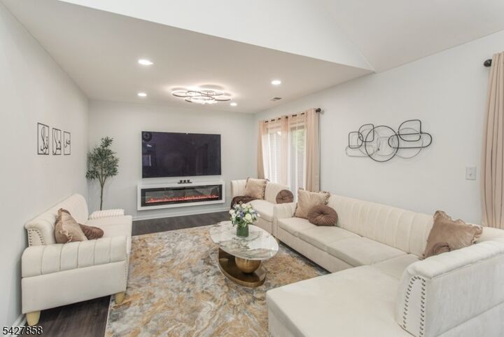 Property Photo:  1 Yacenda Dr B  NJ 07950 
