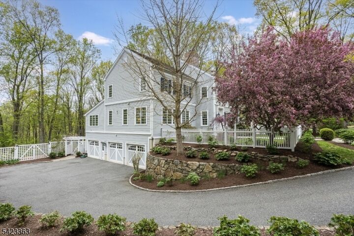 Property Photo:  12 Red Oak Row  NJ 07930 