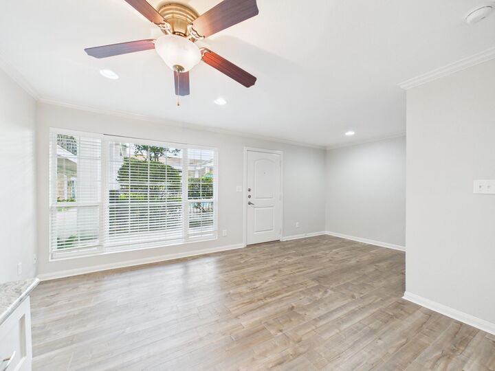 Property Photo:  5333 Richmond Avenue 11  TX 77056 