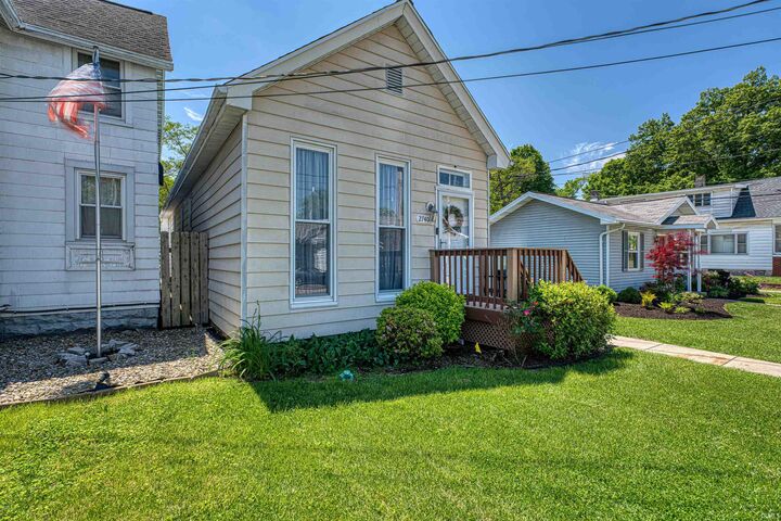 Property Photo:  2740 W Franklin Street  IN 47712 