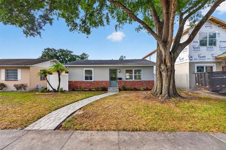 Property Photo:  861 45th Avenue N  FL 33703 
