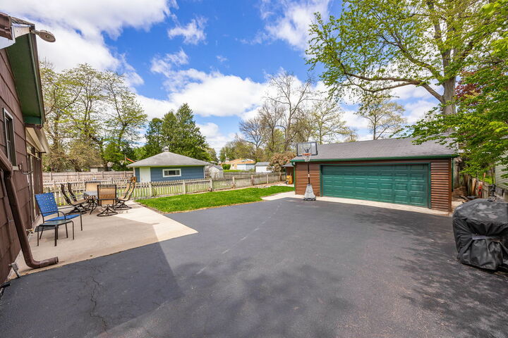 Property Photo:  512 W Eugenia Street  IL 60148 