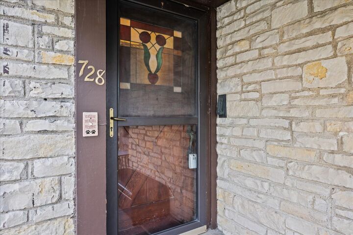 Property Photo:  728 Hardin Avenue  IL 60506 