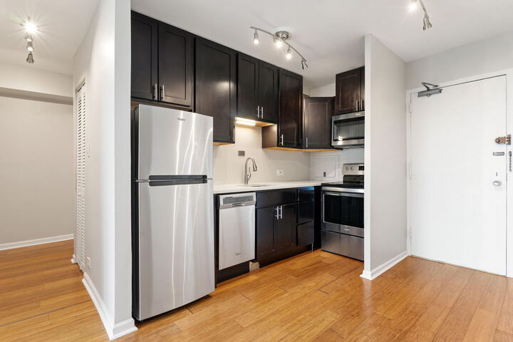 Property Photo:  3600 N Lake Shore Drive 1616  IL 60613 