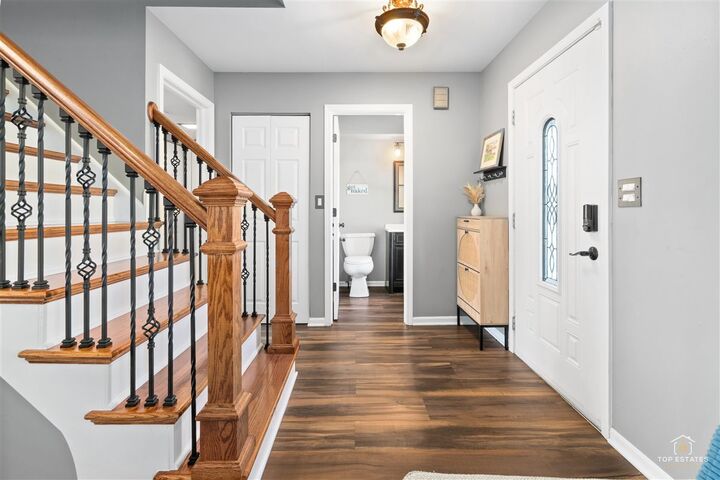 Property Photo:  309 N Southport Road  IL 60060 