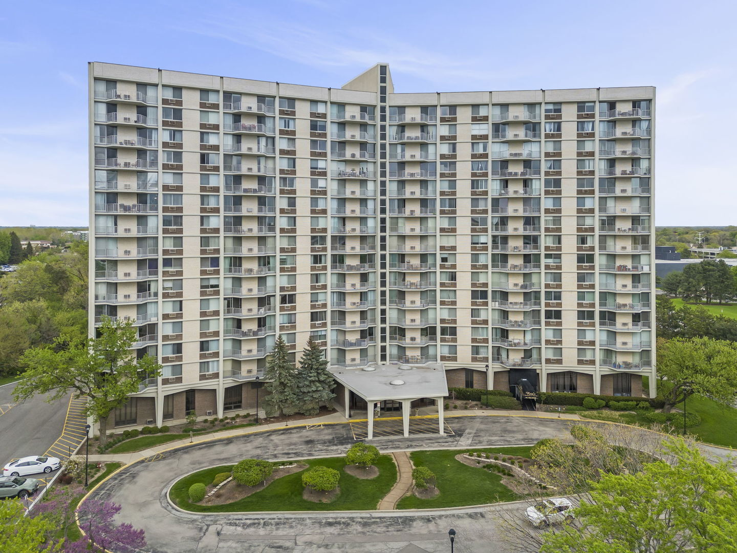 Property Photo:  40 N Tower Road 14L  IL 60523 