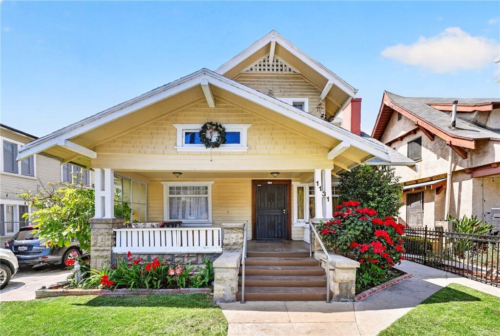 Property Photo:  1131 Echo Park Ave  CA 90026 