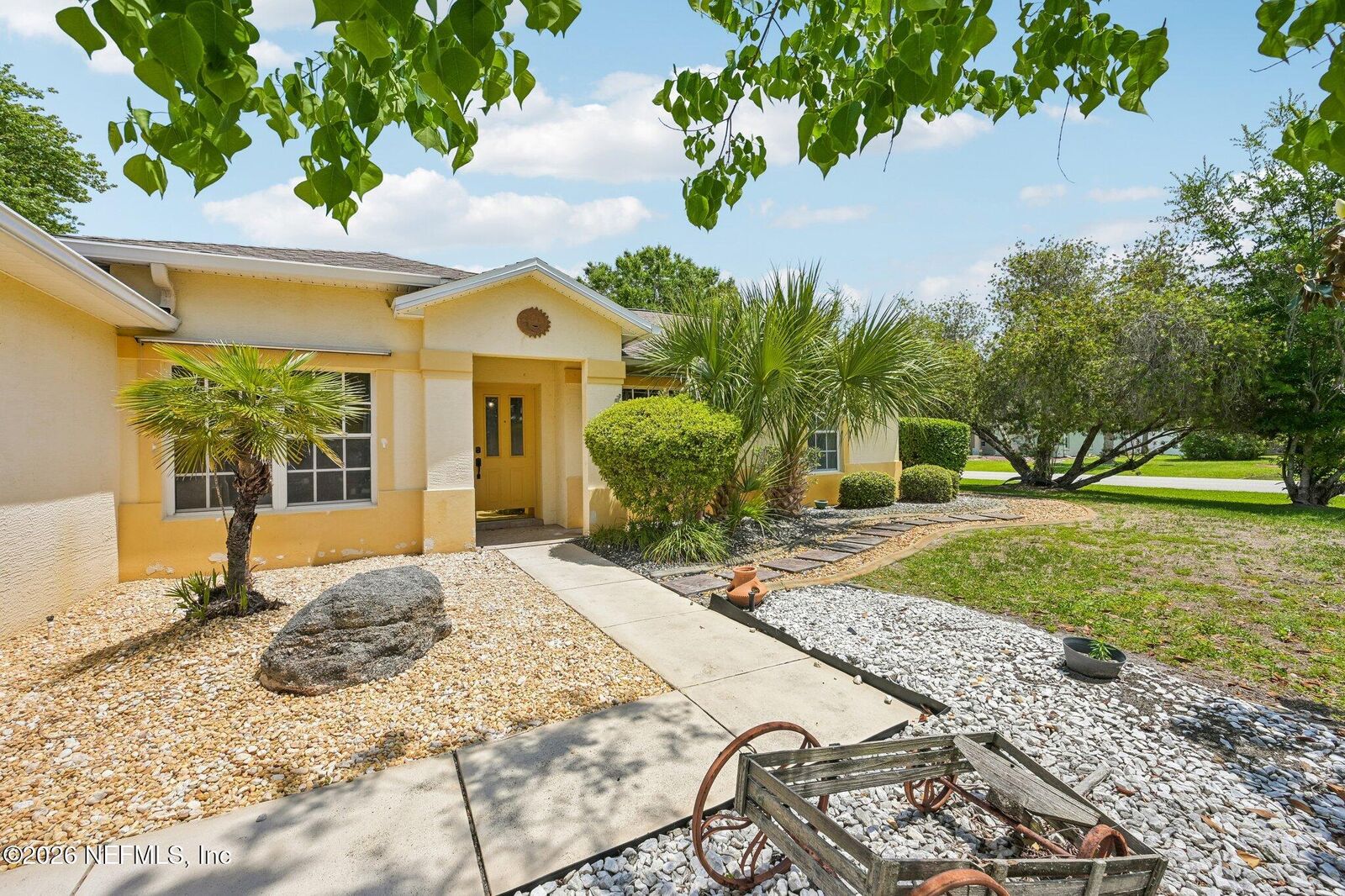 Property Photo:  2 Birdseye Place  FL 32137 