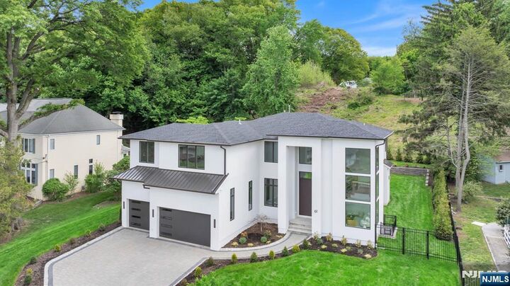 Property Photo:  61 Macarthur Avenue  NJ 07624 