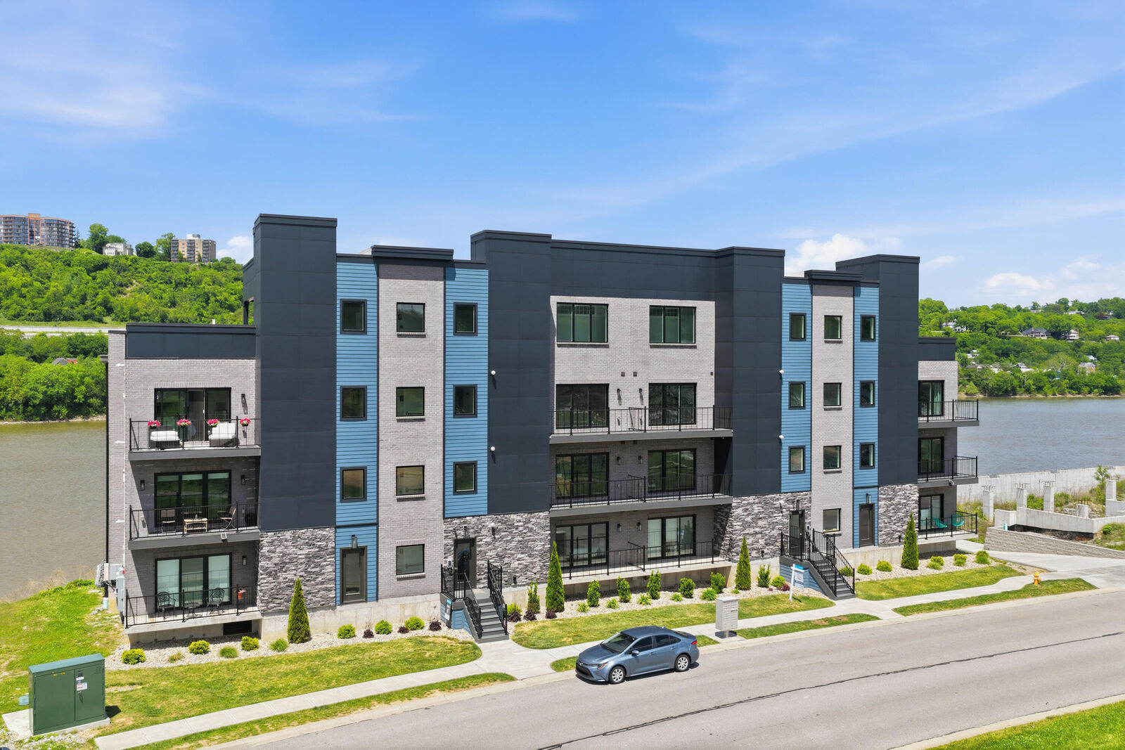 Property Photo:  739 Manhattan Boulevard  KY 41074 