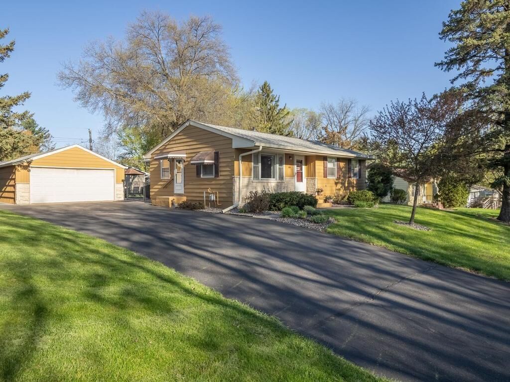 Property Photo:  616 Martha Lane  MN 55125 