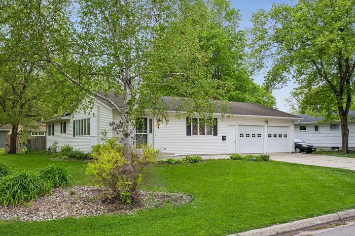 Property Photo:  734 Merrill Street SW  MN 55350 