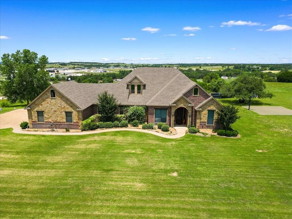 Property Photo: 120 Trail Ridge TX 76087
