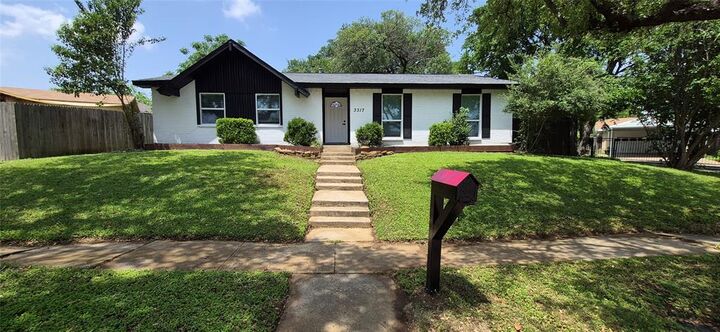 Property Photo:  3317 S Edelweiss Drive  TX 75052 