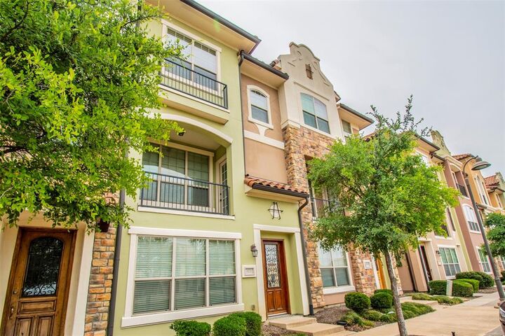 Property Photo:  672 Arbol 21  TX 75039 