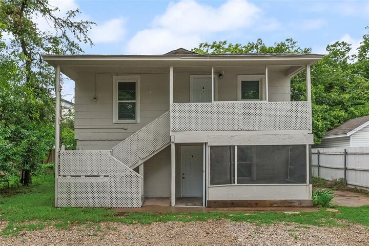 Property Photo:  821 Bond Street  TX 76114 