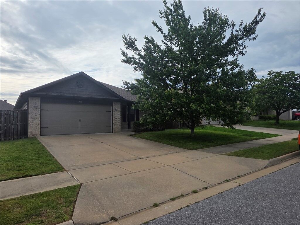 Property Photo: 2410 S 11th Place AR 72758