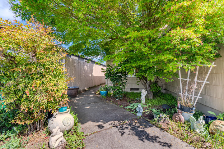 Property Photo:  436 St Clair Way  OR 97524 