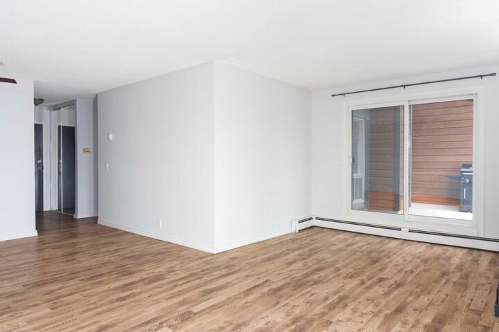 Property Photo: 2611 15A Street SW 302 AB T2T 4C1